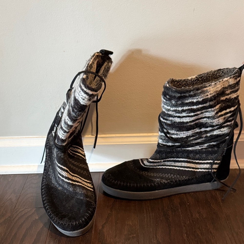 Stylish Black and Gray Women's Boots